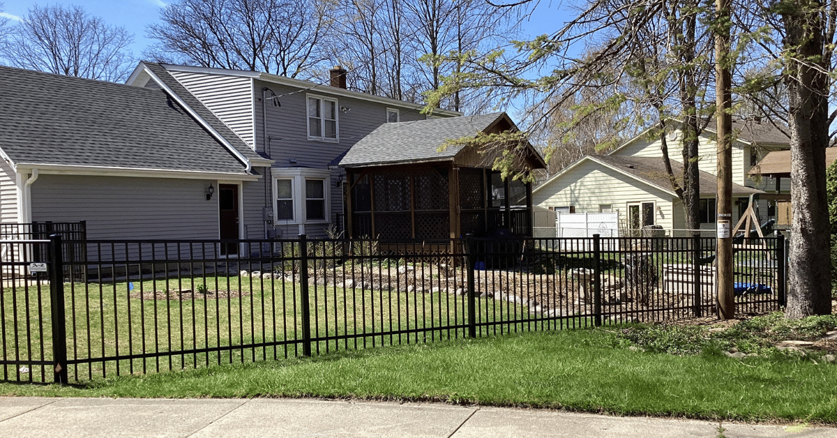 backyard aluminum fence