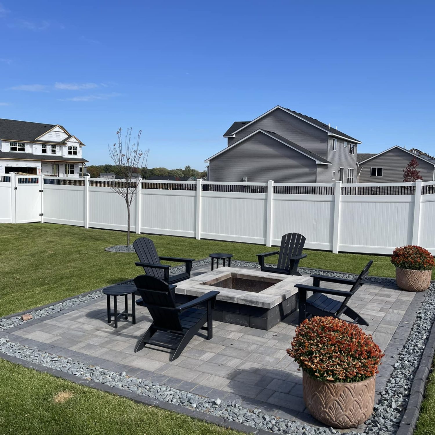 Vinyl Privacy Fence with Spindle Top